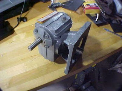 (19) boston gear box speed reducer 30:1 rt angle F50