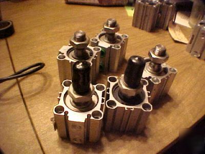 New lot of 5 * * smc compact cylinder CDQ2B32-10DM #G49