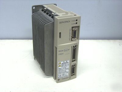 Yaskawa servopack sgda-04AP output 0-230V 400W 2.6A