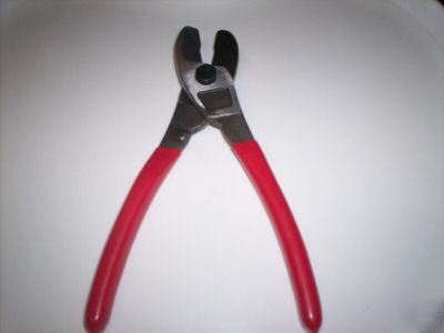 Cable cutters for the telecom industry