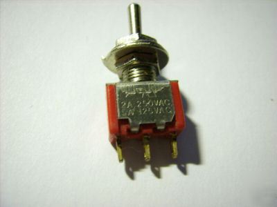 Miniature toggle switches up to 5A 120VAC