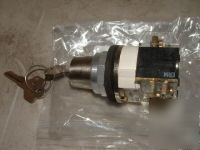 Allen bradley 800T-H31 keyed rotary switch 800TH31 nnb