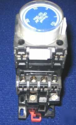 Telemecanique relay/ relays CA2-DN1229 8037