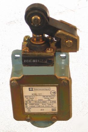 Telemecanique XCKL121 3A/240V limit switch