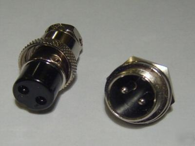 Connector locking 2-way chassis plug and socket