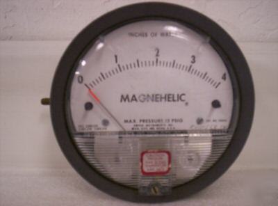 Dwyer magnehelic pressure gauge 0 - 4 inches of water 
