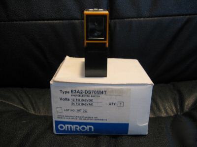 Omron E3A2-DS70M4T photoelectric switch