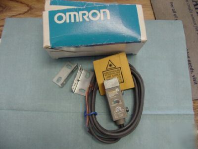 Omron model: E3L-2E4-50 photoelectric switch. <r