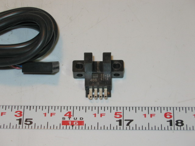 Omron plugin 5MM slot sensor ee-SX671A w/ cable ee-1006