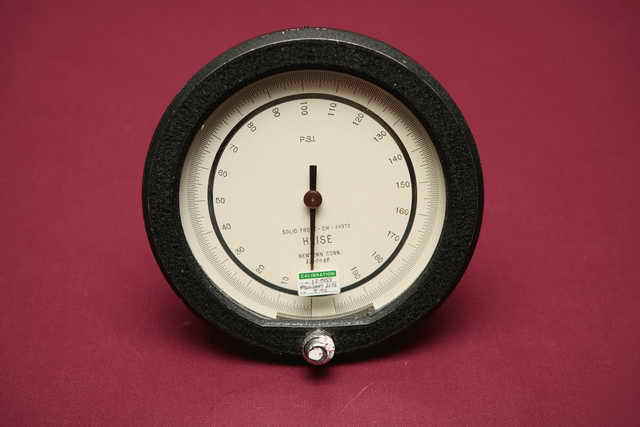 Heise 200 psi vintage standard 6 inch pressure guage