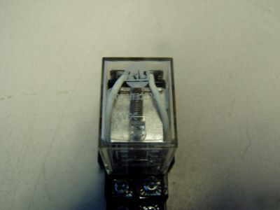 Allen bradley fuse w/ blade socket m/n: 700-HF32Z24