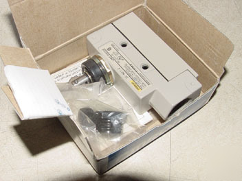 New omron limit switch ze-N22-2 in box