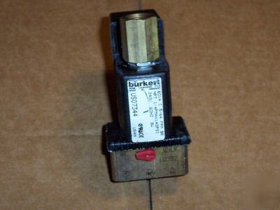Burkert solenoid type 6014 c 240 volt w/manual override