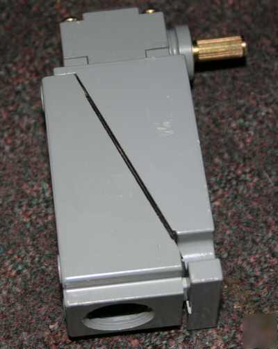 Allen bradley oiltight limit switch 802T-alp sensor 